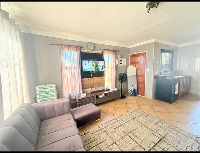 2 BEDROOM HOUSE FOR SALE IN VANDERBIJLPARK CE 3